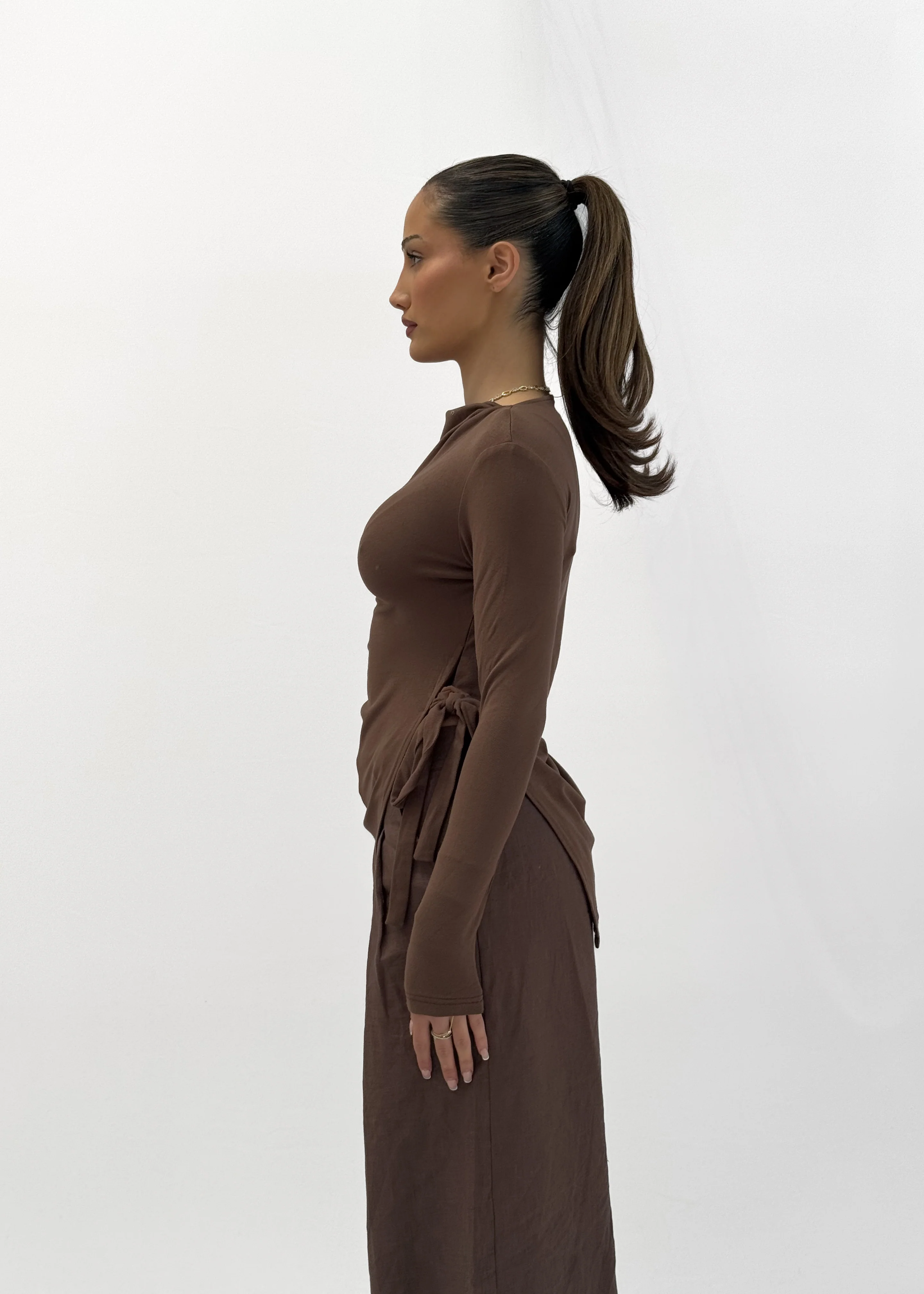 MINA RUCHED JERSEY TOP - CHOCOLATE - Image 3