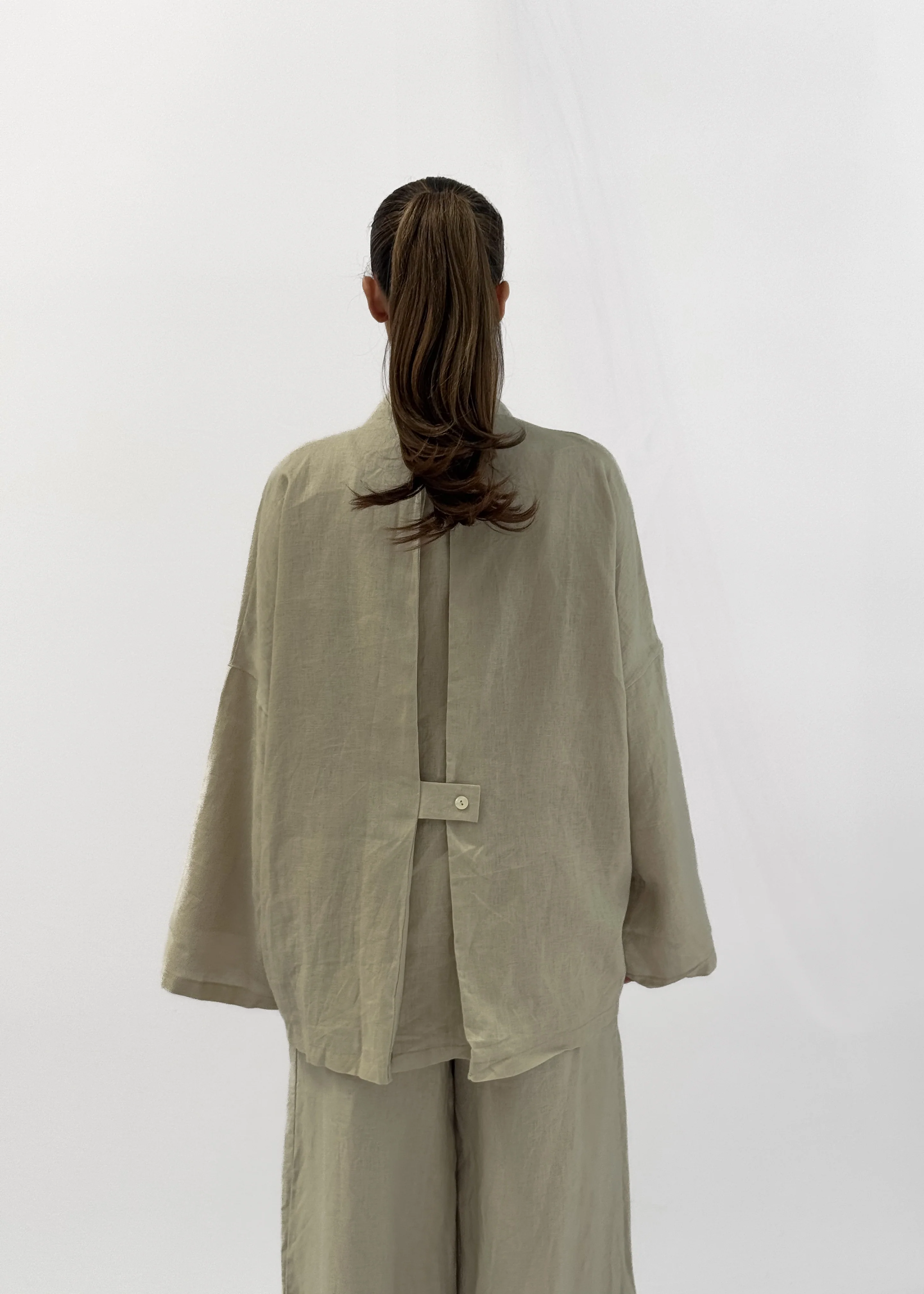 SERA LINEN CINCHED SHIRT - CLAY - Image 4